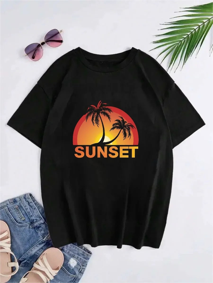 Retro Sunset Palm Tree Graphic Tee - Summer Beach Vibes T-Shirt Unisex
