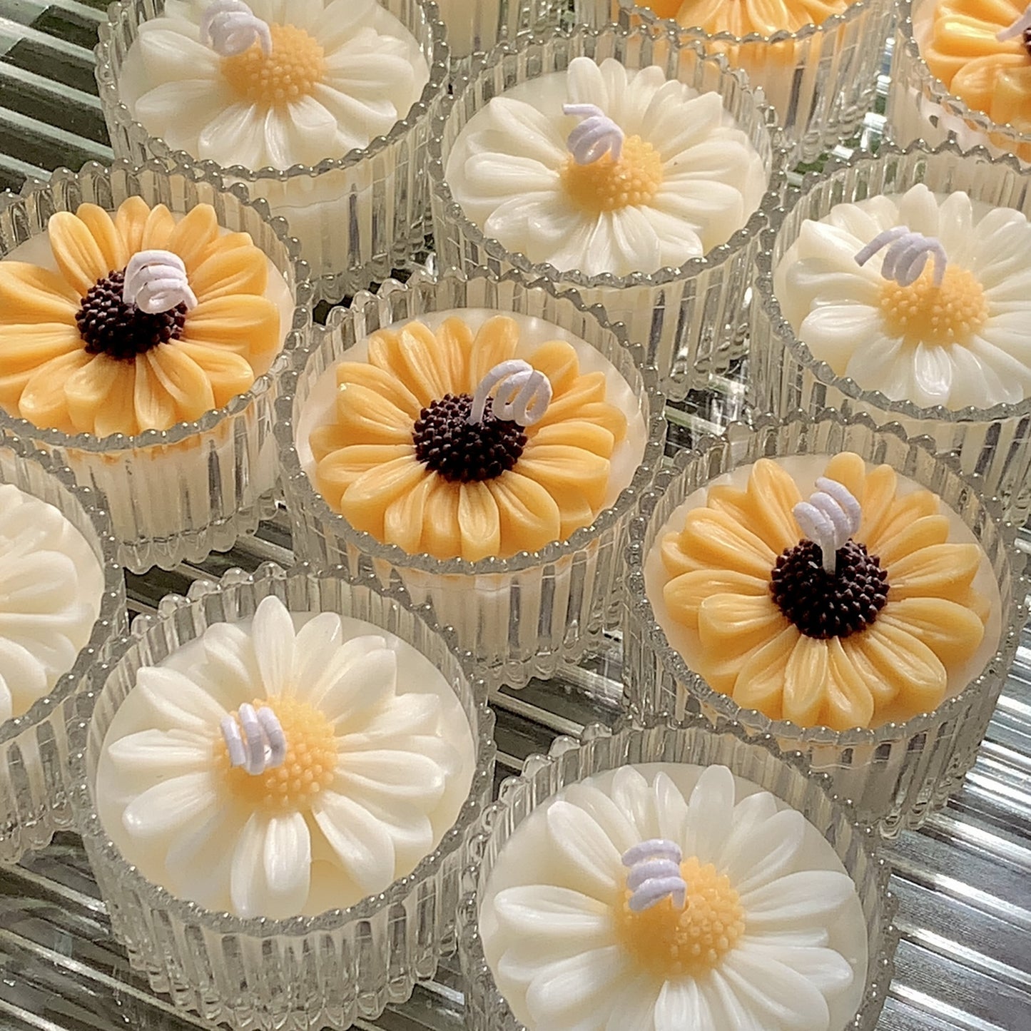 Daisy Flower Glass Soy Wax Candle - Aromatherapy Decorative Gift