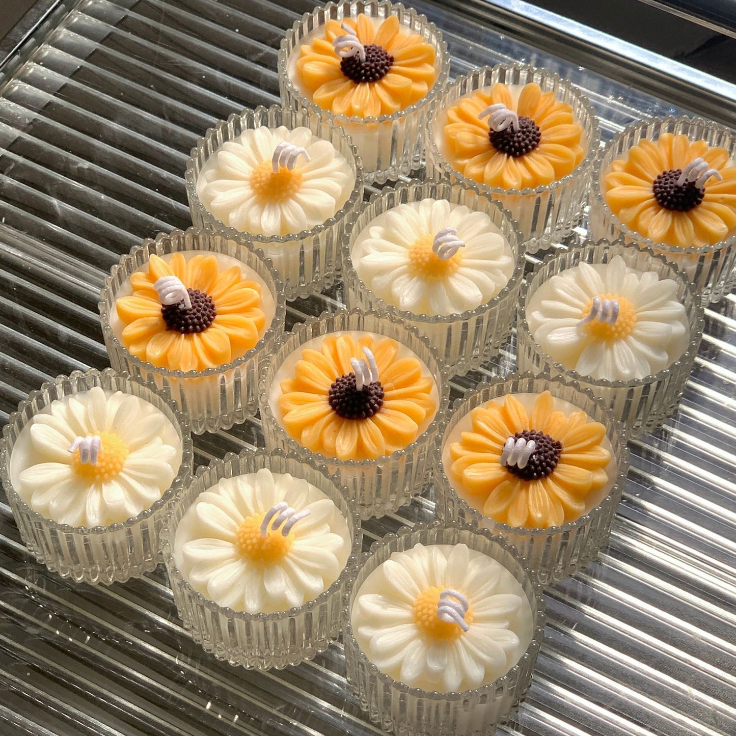 Daisy Flower Glass Soy Wax Candle - Aromatherapy Decorative Gift